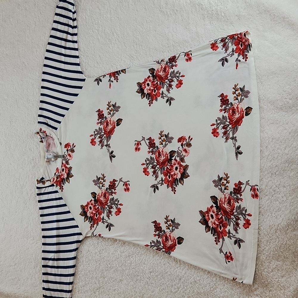 Floral and Striped tshirt, Size 12. So pretty 😍 - Picture 2 of 9